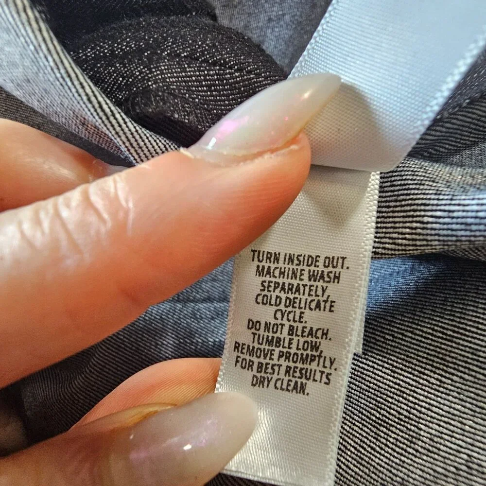 St. John Sport Women's Cropped Denim Side Zip Jean's Pants Black Denim size 12 - Picture 9 of 14